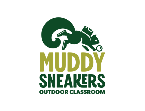 Logo with a squirrel holding a magnifying glass